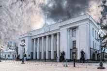 Quốc hội Ukraine hủy họp vì 38 nghị sĩ Ukraine đổ bệnh do ngộ độc thực phẩm
