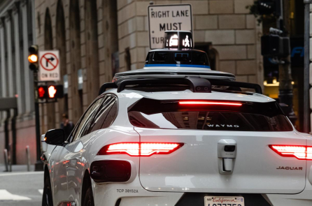 Sự cố mất điện ở San Francisco: Ông Musk nói gì về khác biệt giữa Tesla và Waymo?