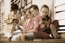 Video ngắn gây tổn hại thân tâm trẻ vị thành niên như thế nào?