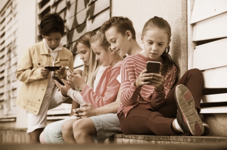 Video ngắn gây tổn hại thân tâm trẻ vị thành niên như thế nào?