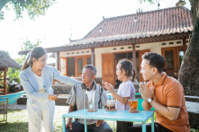 Làm thế nào để xây dựng mối quan hệ bền chặt giữa các thế hệ trong gia đình?