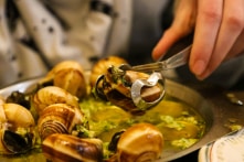 Trang trại ở Pháp bị trộm toàn bộ nguồn cung cấp ốc sên trị giá hơn 100.000 đô la