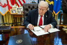 Tổng thống Trump ký dự luật cấp ngân sách, chấm dứt tình trạng đóng cửa chính phủ