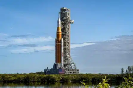 NASA sẽ phóng tên lửa đưa người lên Mặt Trăng lần đầu sau 50 năm