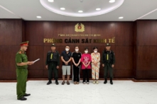 Nhóm buôn bán hơn 10.000 chai nước hoa giả trị giá 10 tỷ đồng bị bắt