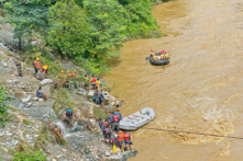 Nepal: Xe buýt rơi xuống sông, 18 người thiệt mạng, 1 người mất tích
