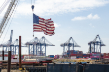 Thay đổi mới về thuế quan Mỹ sẽ tác động thế nào đến cục diện thương chiến Mỹ–Trung?