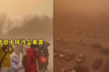 Bão cát bao phủ gần một nửa Trung Quốc, Bắc Kinh xuất hiện ‘Mặt trời xanh lam’