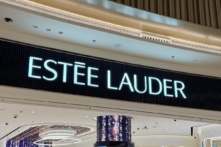 Estée Lauder kiện Walmart vì bán sản phẩm giả mạo