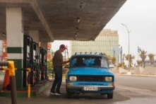 Tài xế Cuba có thể phải chờ nhiều tháng để đổ xăng qua ứng dụng của chính phủ