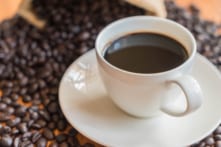 Người bị huyết áp cao uống cà phê có an toàn không?