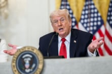 Tổng thống Trump nâng thuế quan toàn cầu lên 15%