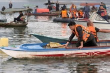 Vụ lật thuyền hồ Thác Bà làm 6 người chết: Tàu khách chở gấp đôi số người cho phép