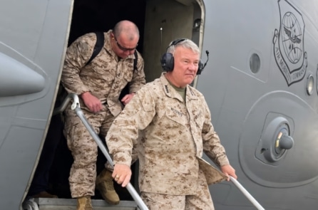 Cựu Tư lệnh Mỹ Frank McKenzie: Mỹ có thể mở lại eo biển Hormuz