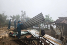 Lai Châu: 30 phút mưa đá, giông lốc khiến 24 nhà dân bay vách, mái tôn
