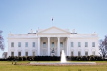 Báo cáo Nhà Trắng: Chính sách DEI khiến kinh tế thiệt hại 94 tỷ USD mỗi năm