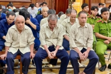 Cấp trái phép 16.000 chứng chỉ lái xe ô tô, cựu giám đốc lãnh án 26 năm tù