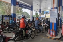 Giá xăng giảm hơn 5.600 đồng/lít trong đêm, về mức hơn 24.000 đồng/lít