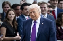 Ông Trump: Mỹ khởi động “dọn sạch” eo biển Hormuz