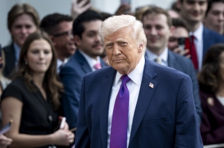 Ông Trump: Mỹ khởi động “dọn sạch” eo biển Hormuz