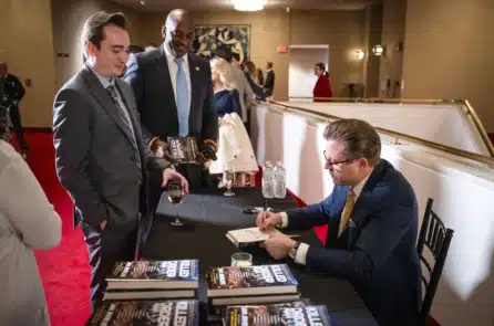 Sách mới “Bị giết theo nhu cầu” lọt vào danh sách bán chạy của New York Times