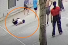 Bế con đi dạo, bác sĩ kịp thời cứu người đàn ông ngưng tim bất thường 