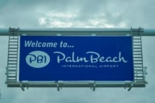 Thống đốc bang Florida ký luật, đổi tên sân bay Palm Beach thành sân bay Trump