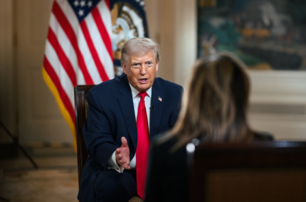 Ông Trump: Cân nhắc việc hoán đổi tiền tệ với UAE