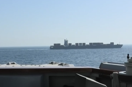 Video: Quân đội Mỹ đổ bộ lên tàu chở hàng của Iran từ tàu USS Tripoli