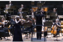 Cây vĩ cầm trị giá triệu đô la đã vô tình bị nhạc trưởng làm rơi trong lúc biểu diễn