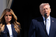 Ông Trump ủng hộ bà Melania, kêu gọi ABC sa thải MC Jimmy Kimmel