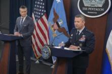 Ông Hegseth cảnh báo Iran: Đừng buộc Mỹ phải ném bom cơ sở hạ tầng