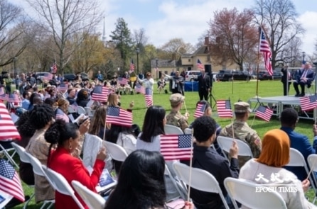 Chính quyền Trump lên kế hoạch tước quốc tịch hàng trăm người nhập tịch