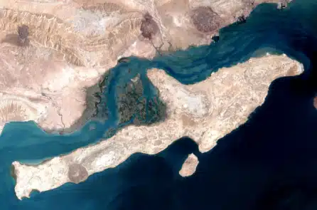 Mỹ triển khai nhiệm vụ rà phá thủy lôi tại eo biển Hormuz trong lúc đang đàm phán 