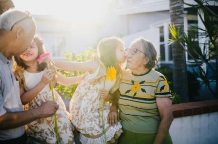 Việc chăm sóc cháu có thể là một trong những điều tốt nhất cho não bộ