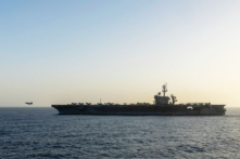 Ông Trump: Quân đội Mỹ bắn thủng phòng máy và thu giữ một tàu chở hàng của Iran