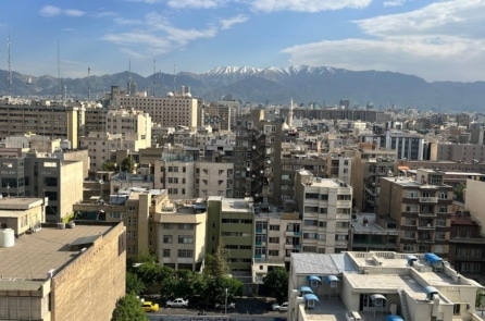 Chiến tranh tàn phá kinh tế Iran: ngành thép ngừng sản xuất, tầng lớp tinh hoa thất nghiệp