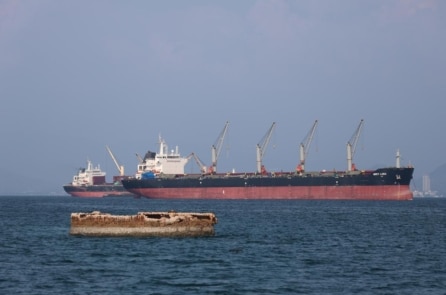 Siêu tàu chở dầu Nhật Bản vượt eo biển Hormuz an toàn