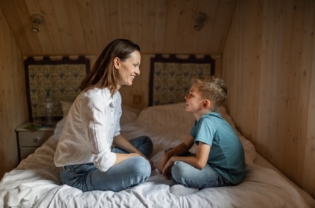 Dùng đối thoại để dẫn dắt trẻ học cách suy nghĩ và làm người