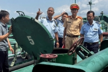 TP.HCM: Phát hiện hơn 10.000 lít dầu không rõ nguồn gốc trên hai tàu