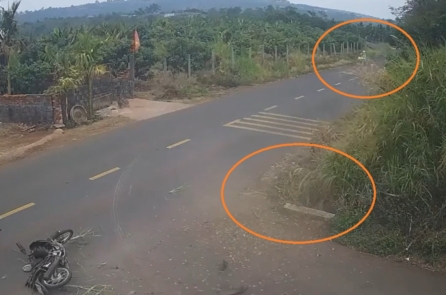 Nam sinh gặp tai nạn văng xuống cống tử vong, xe công vụ đi phía sau bỏ đi [VIDEO]